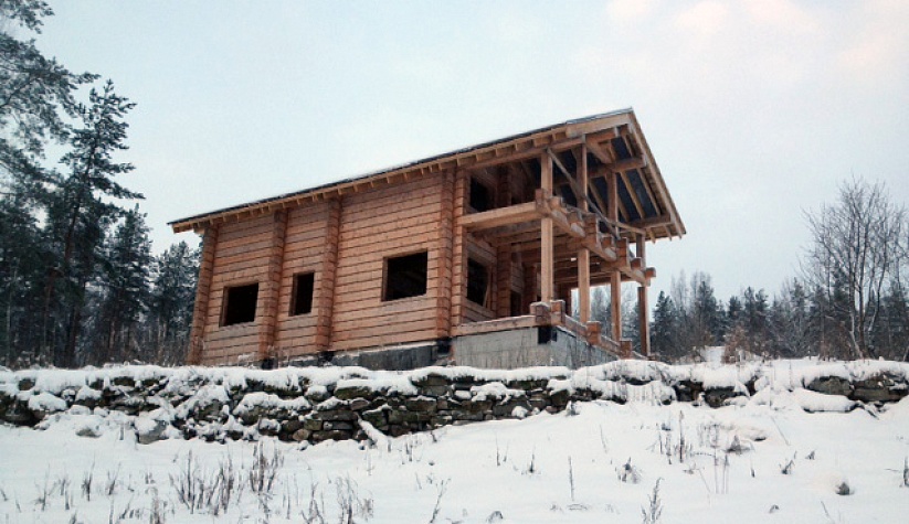 Дом из лафета 260 мм на старом гранитном финском фундаменте