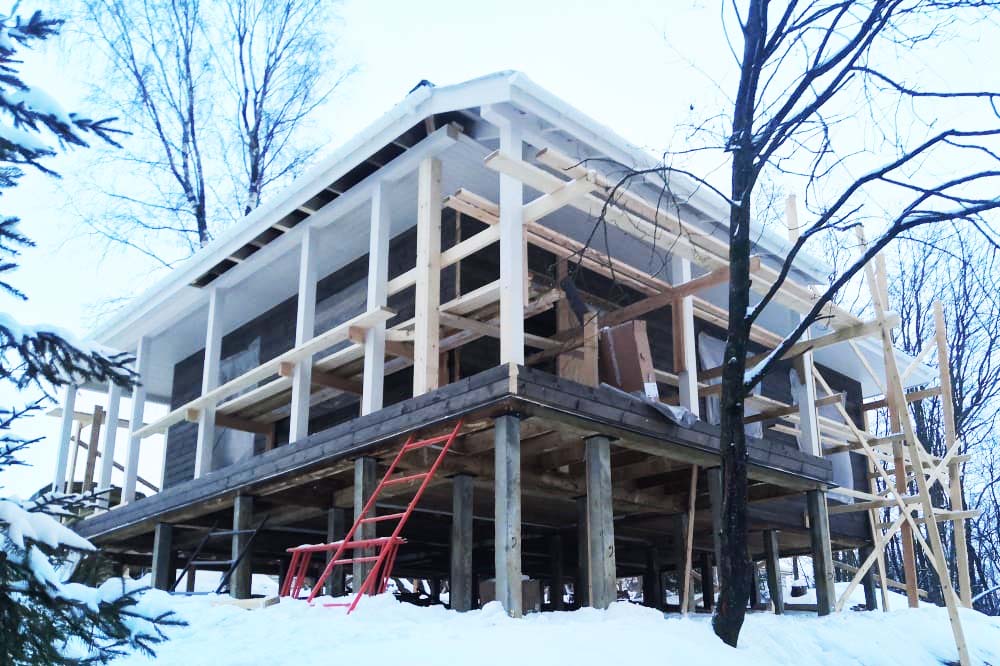 строим деревянный дом зимой